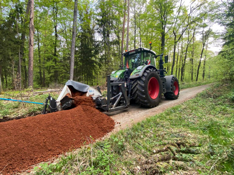 econtech Grabenfräse im Einsatz - Grabenfräse mieten