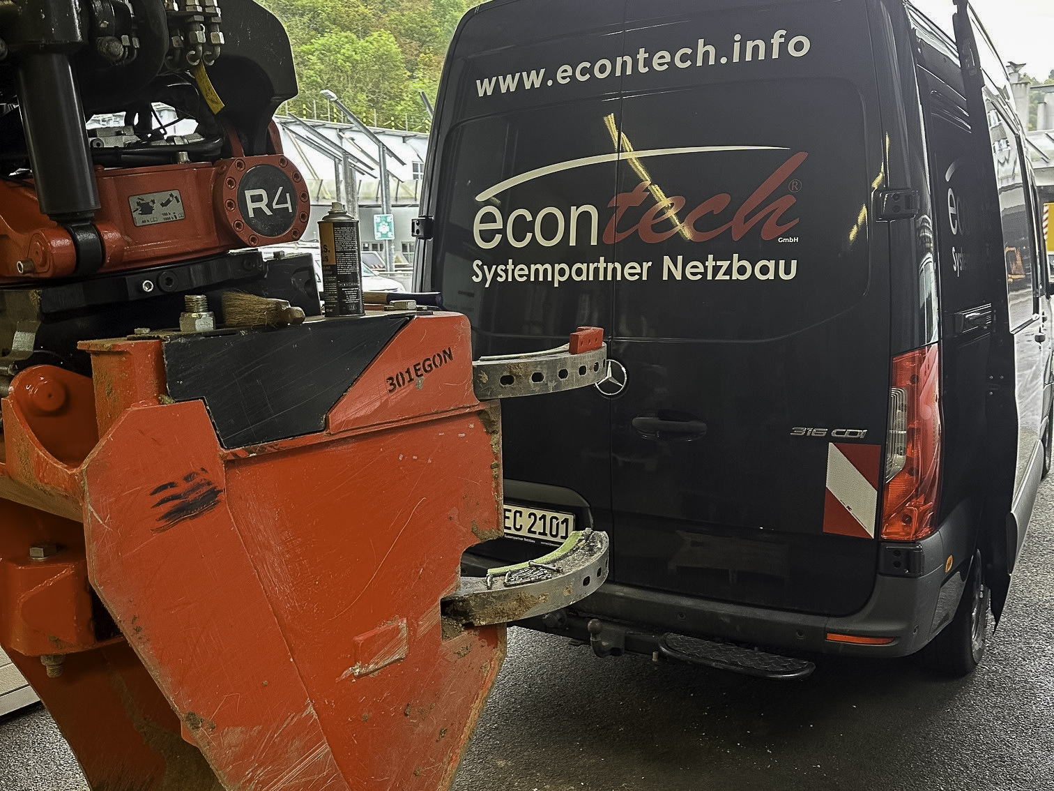 Huddig mit EGON Mastsetzlöffel