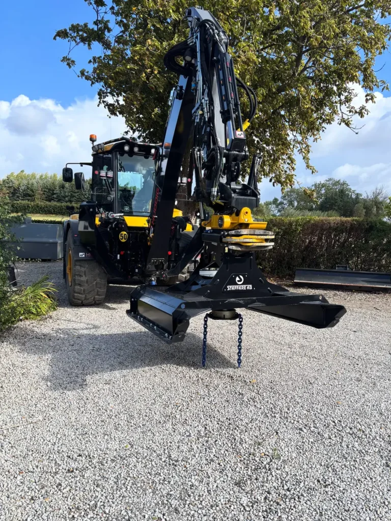 Niklas_Huddig_Mulcher_05 - econtech GmbH Huddig Kettenmulcher bei der Zerkleinerung von Biomasse
